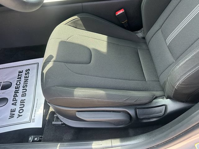 Used 2024 Hyundai Elantra SE FWD image 15