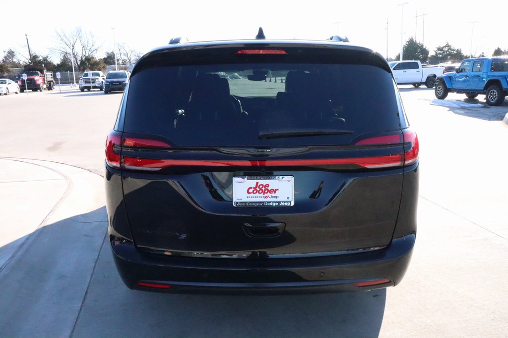 New 2026 Chrysler Pacifica Select w/ S Appearance Package FWD image 20