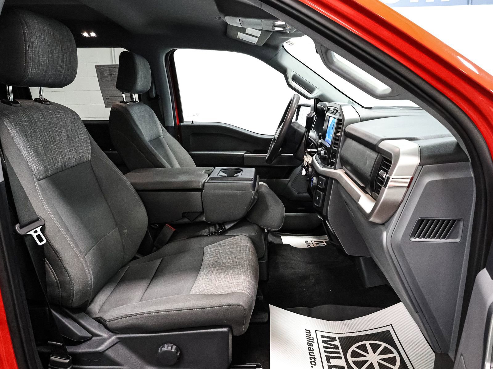 Certified 2025 Ford F150 Platinum w/ FX4 Off-Road Package image 23