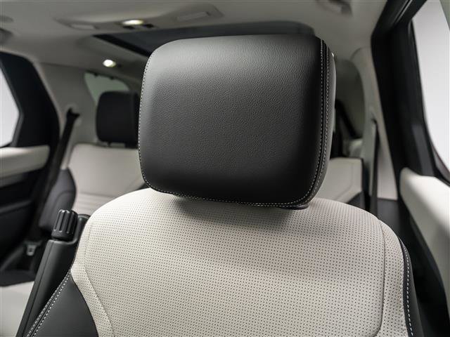 New 2026 Land Rover Discovery Limited Edition AWD/4WD image 14