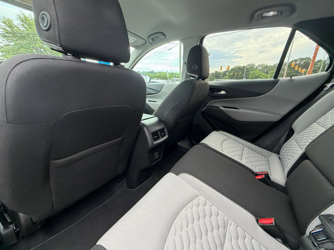 Used 2021 Chevrolet Equinox LS w/ LS Convenience Package FWD image 31