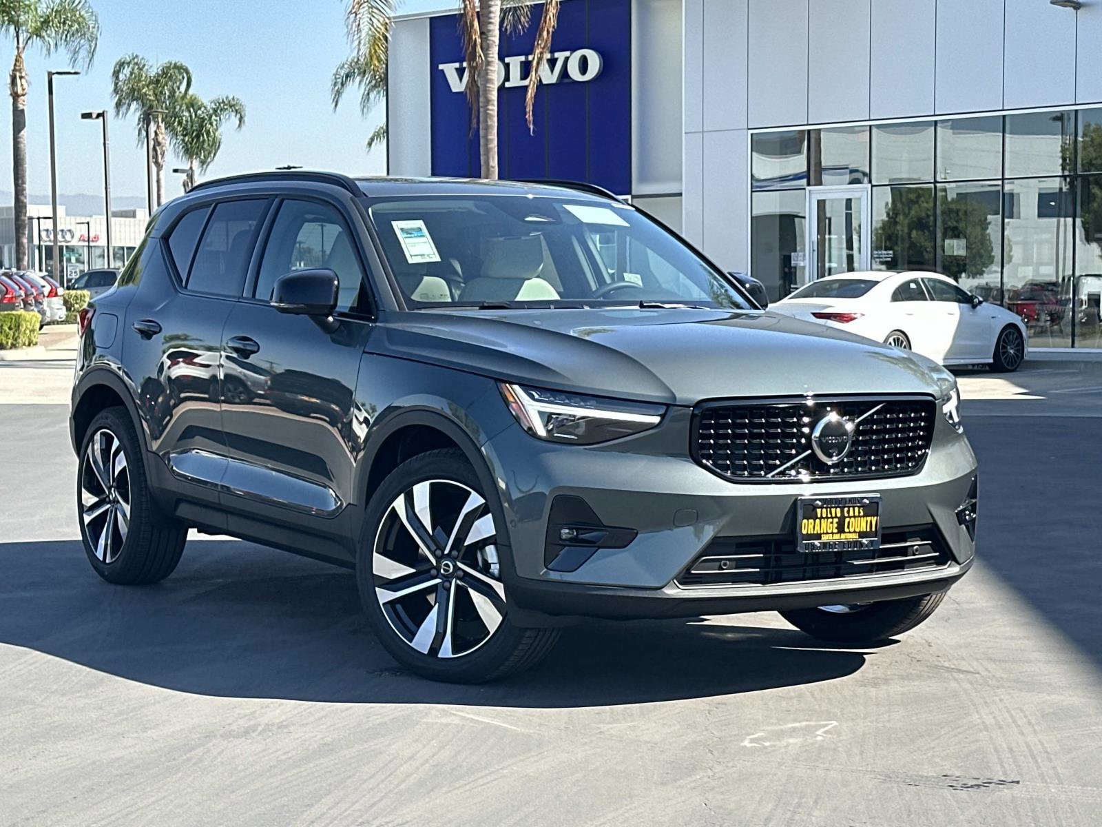 New 2026 Volvo XC40 B5 Ultra w/ Climate Package