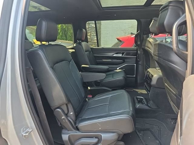 Used 2023 Jeep Wagoneer Series II AWD/4WD image 14