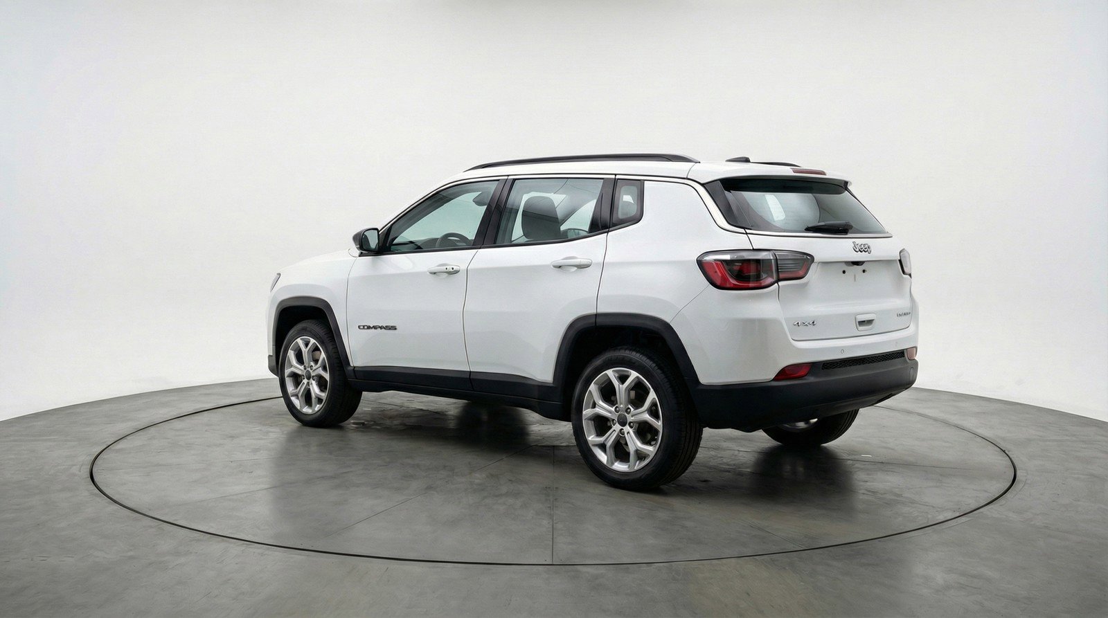 Used 2025 Jeep Compass Latitude AWD/4WD image 6
