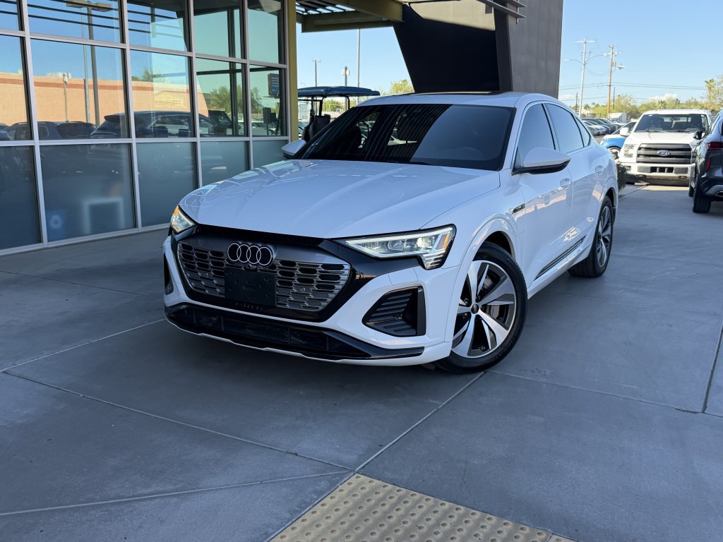 Used 2024 Audi Q8 e-tron Premium AWD/4WD image 2
