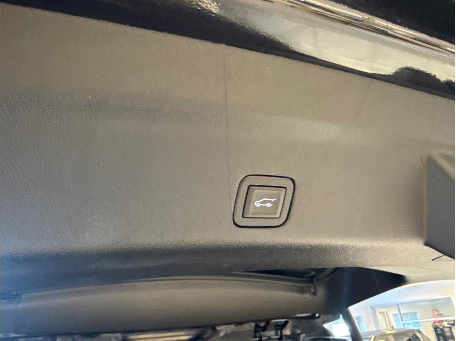 Used 2025 GMC Yukon Denali AWD/4WD image 42