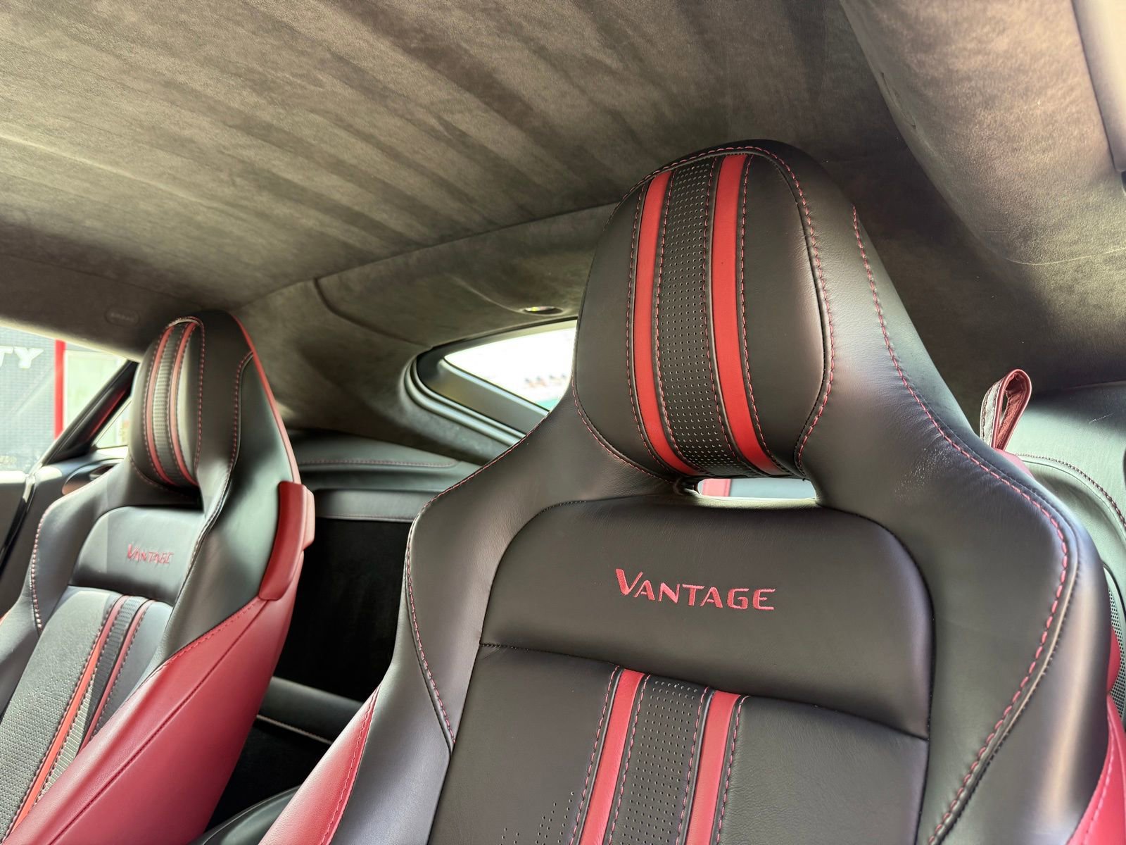 Used 2019 Aston Martin V8 Vantage Coupe image 23