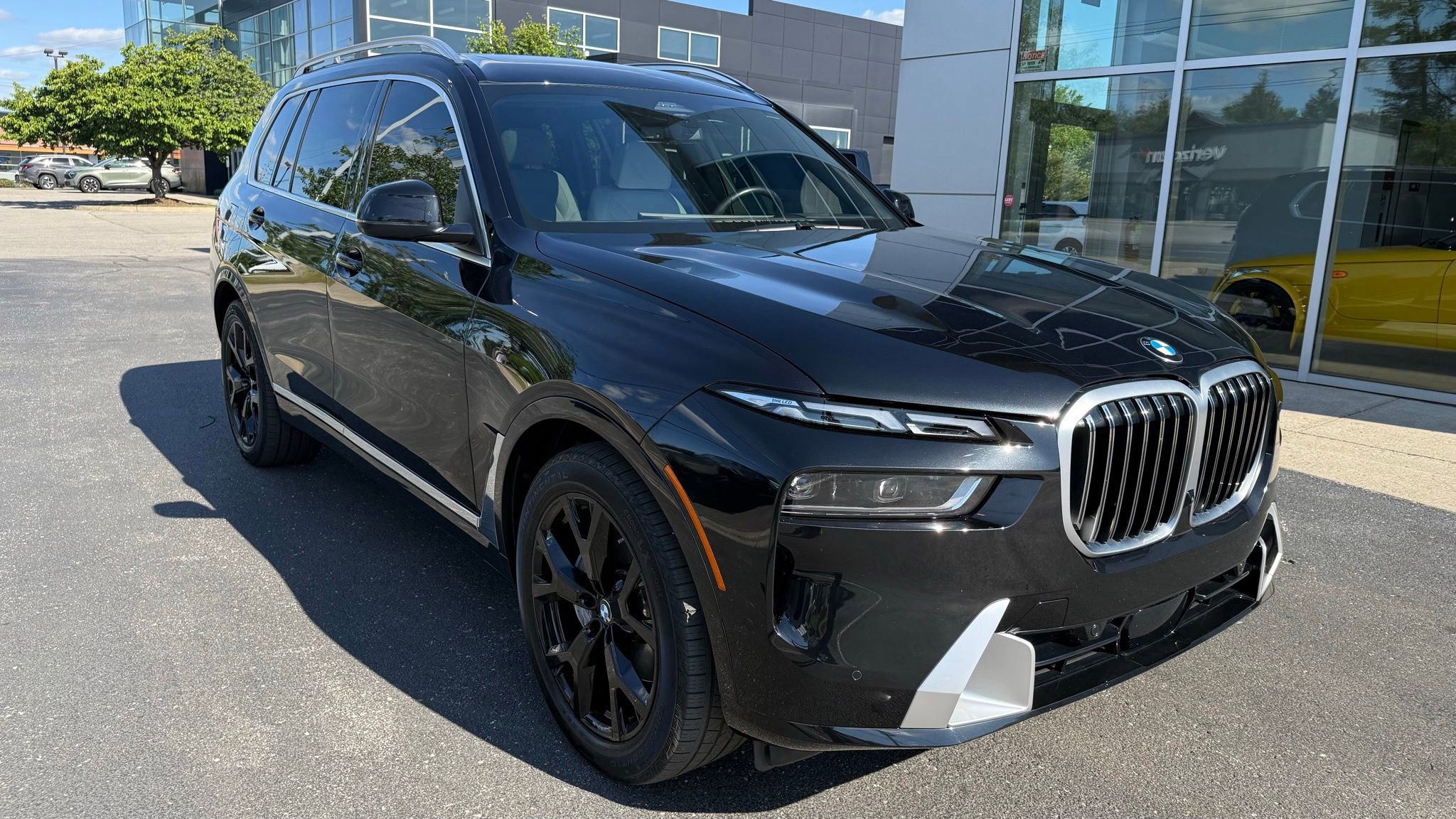 Used 2024 BMW X7 xDrive40i w/ Premium Package AWD/4WD image 11