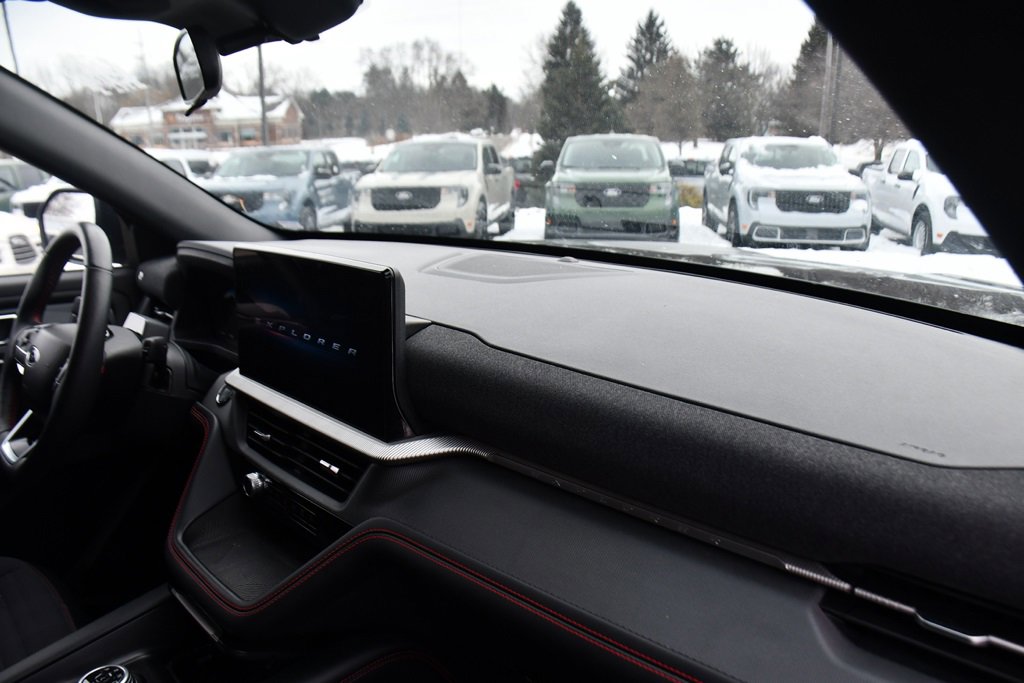 Used 2025 Ford Explorer ST-Line w/ ST-Line Street Pack image 15