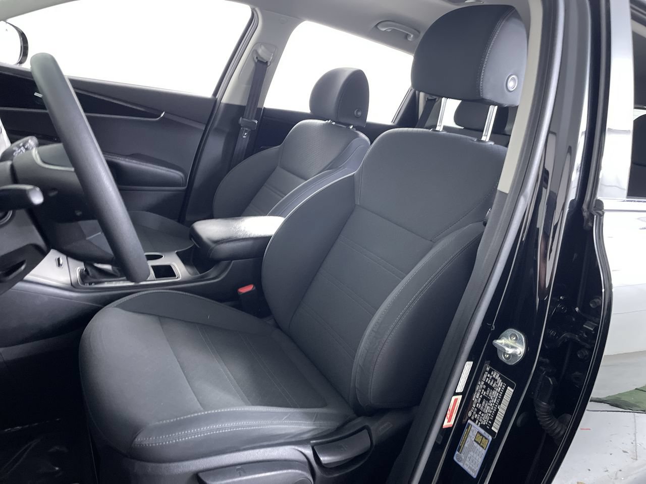 Used 2020 Kia Sorento LX AWD/4WD image 13