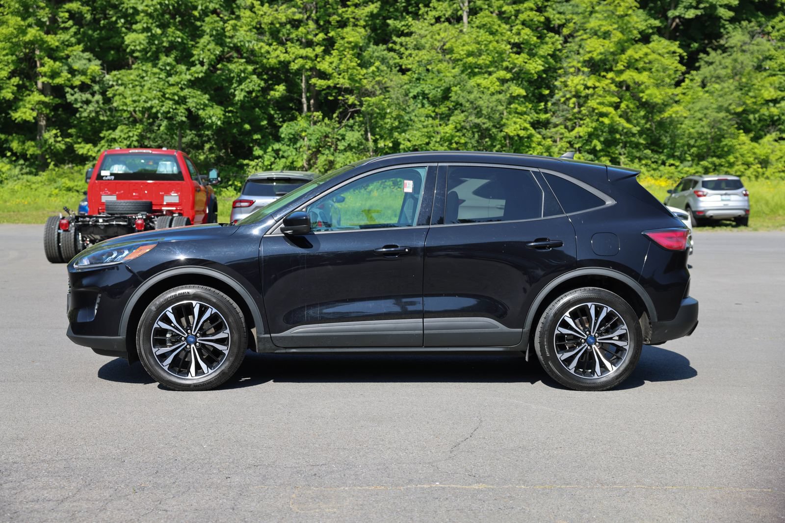 Used 2022 Ford Escape SE w/ SE Sport Appearance Package AWD/4WD image 3