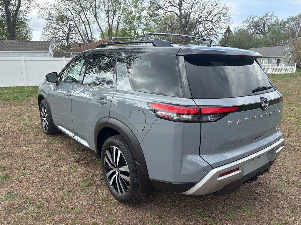 Used 2025 Nissan Pathfinder Platinum image 8