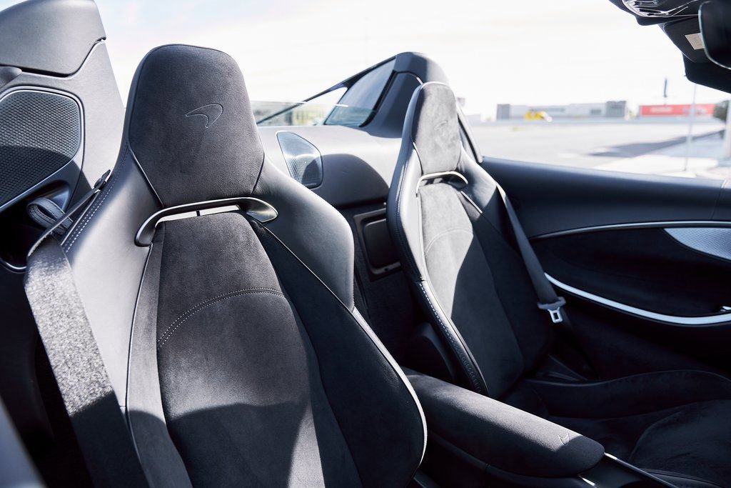 Used 2025 McLaren Artura Spider image 45