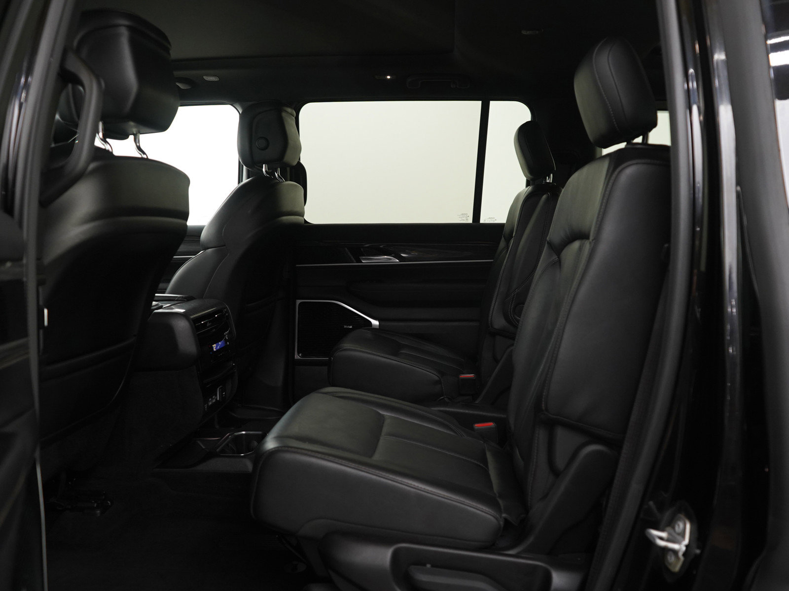 Used 2022 Jeep Wagoneer Series III w/ Premium Group I image 20