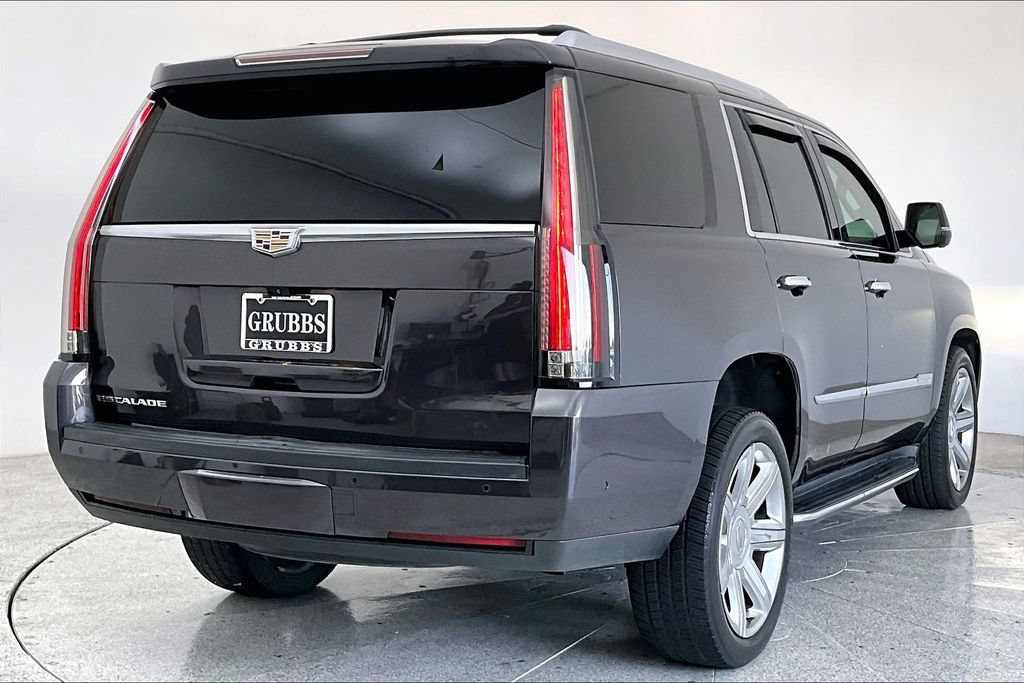 Used 2017 Cadillac Escalade Luxury AWD/4WD image 2