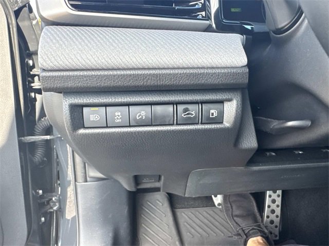 Used 2025 Toyota Camry SE image 28