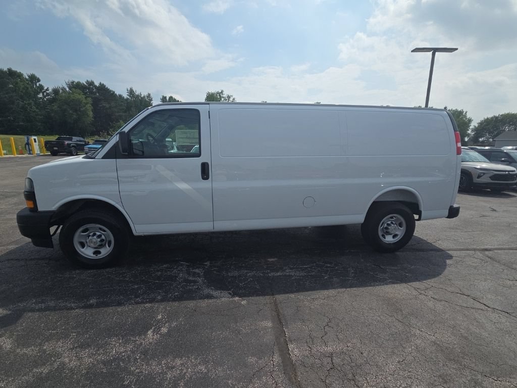 New 2026 Chevrolet Express 3500 Extended w/ Driver Convenience Package RWD image 4