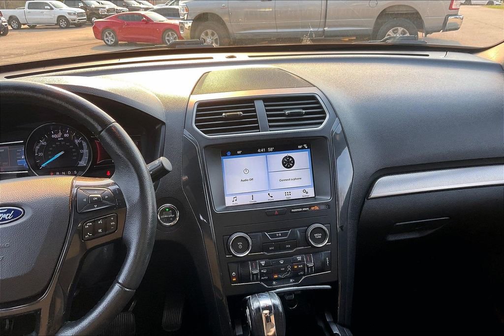 Used 2018 Ford Explorer XLT w/ Equipment Group 201A image 6
