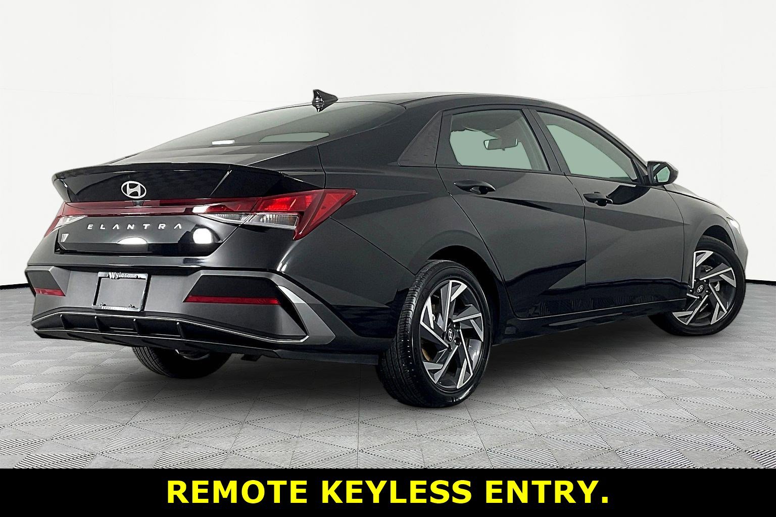 Used 2025 Hyundai Elantra Sport image 6