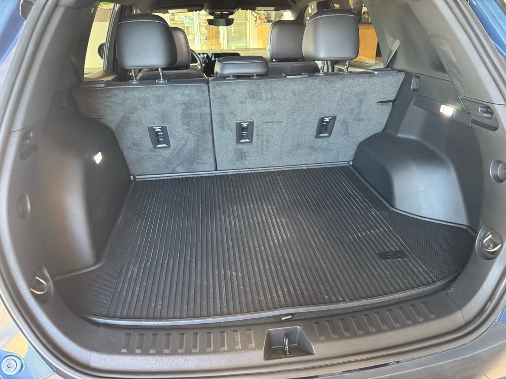 Used 2025 Chevrolet Equinox LT w/ Convenience Package II image 9