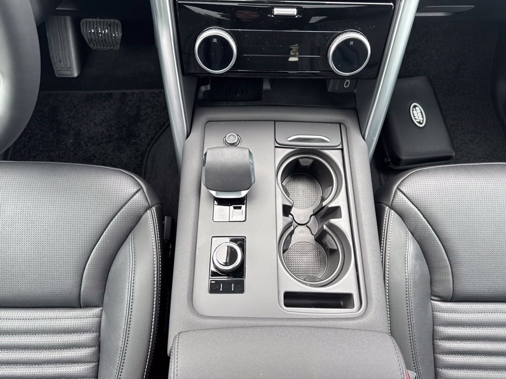 New 2026 Land Rover Discovery S AWD/4WD image 23
