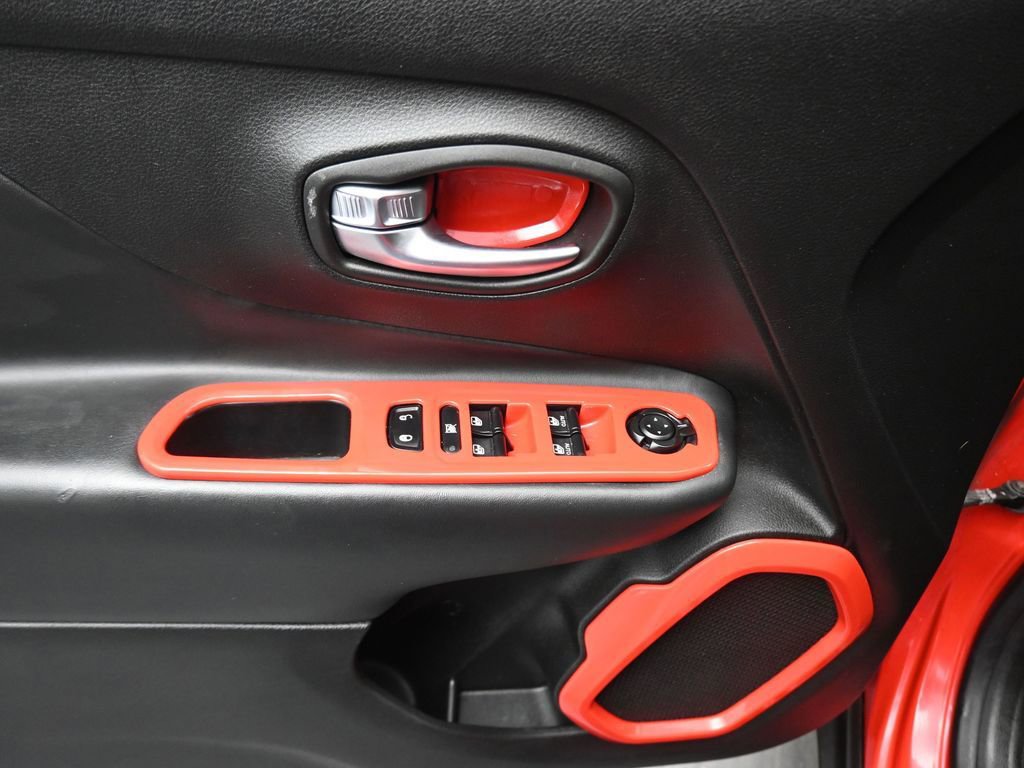 Used 2017 Jeep Renegade Altitude FWD image 10