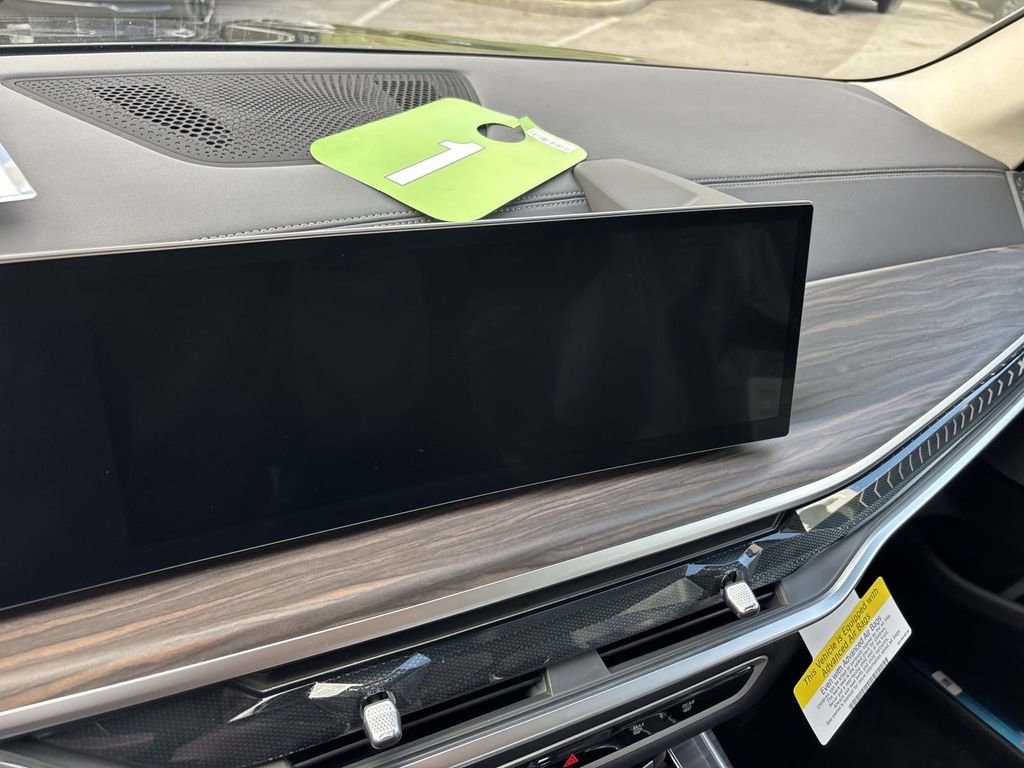 New 2026 BMW X7 xDrive40i w/ Premium Package image 14