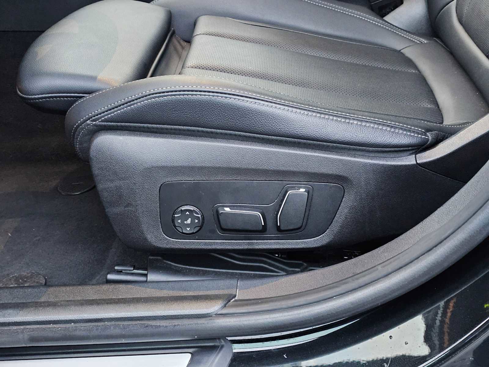 Used 2024 BMW 330i xDrive Sedan image 24