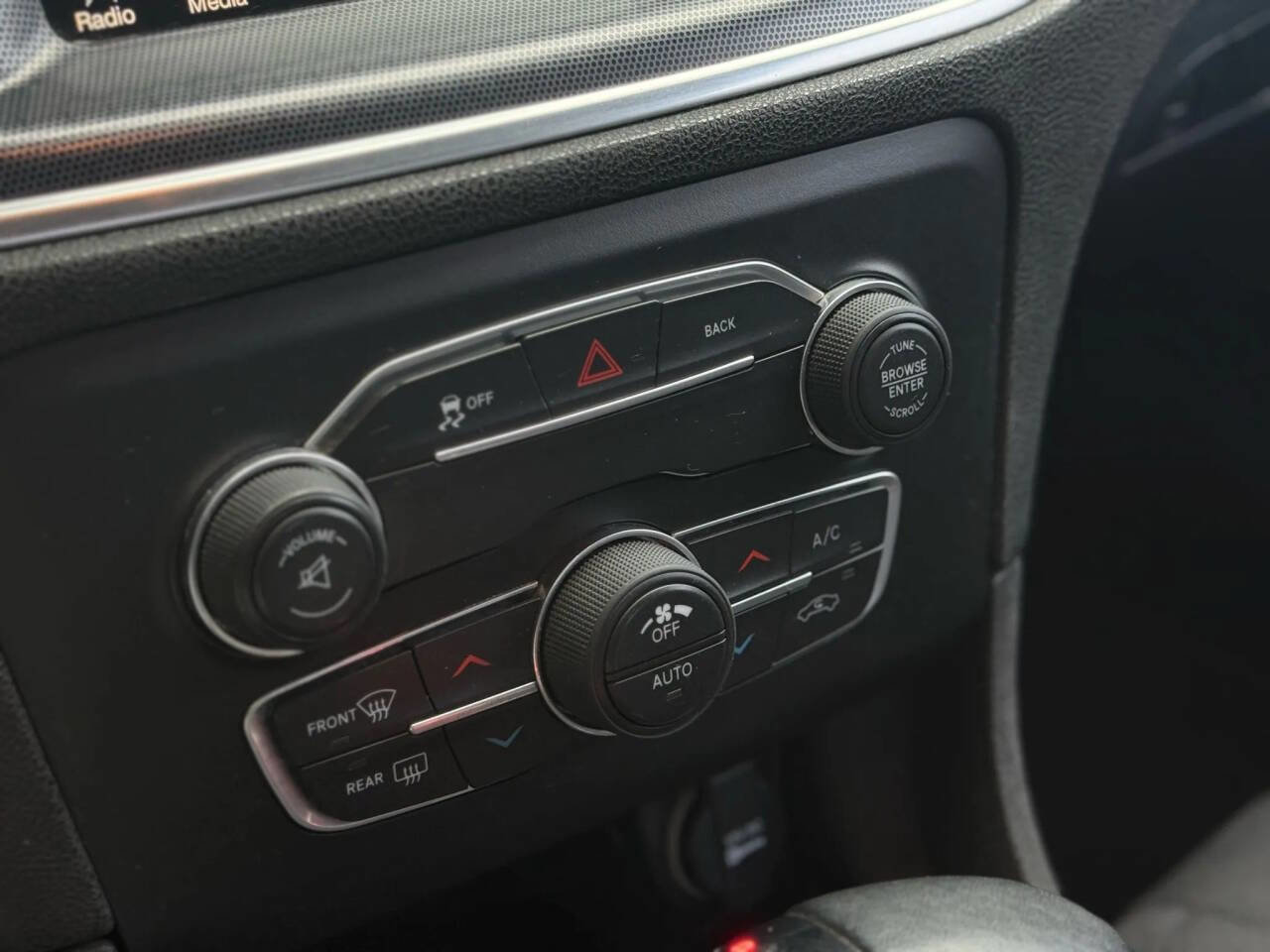 Used 2016 Dodge Charger SXT image 12