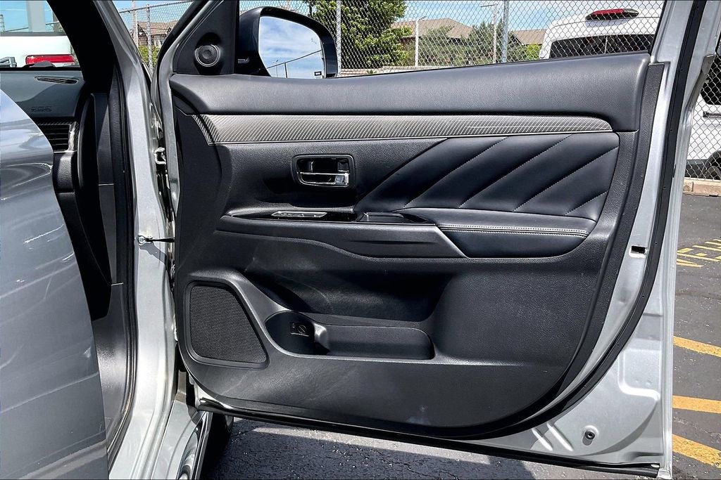 Used 2019 Mitsubishi Outlander SEL AWD/4WD image 23