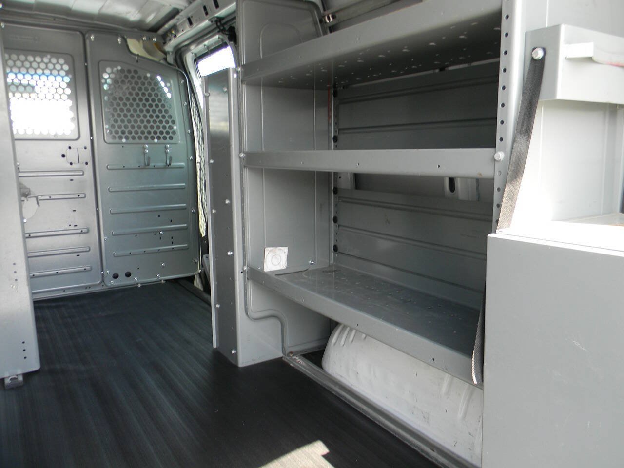 Used 2015 Chevrolet Express 2500 RWD image 7