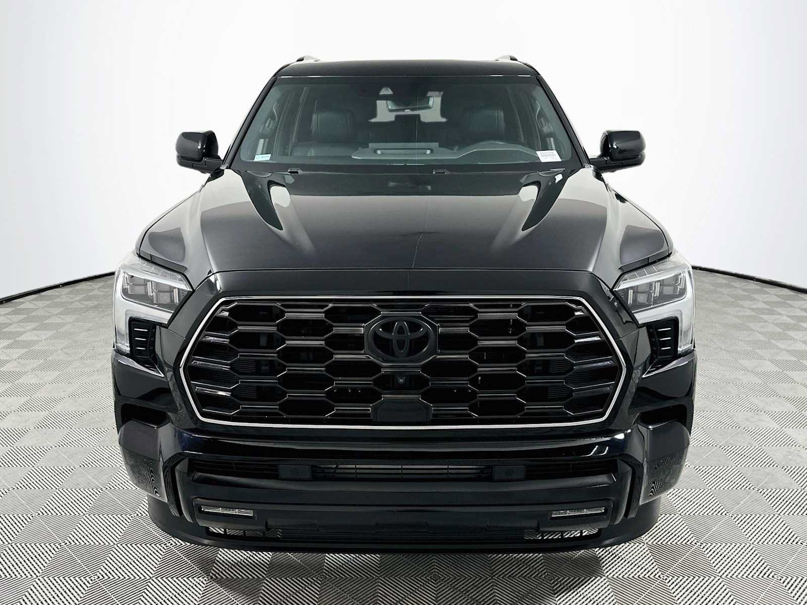 Used 2024 Toyota Sequoia Platinum AWD/4WD image 2