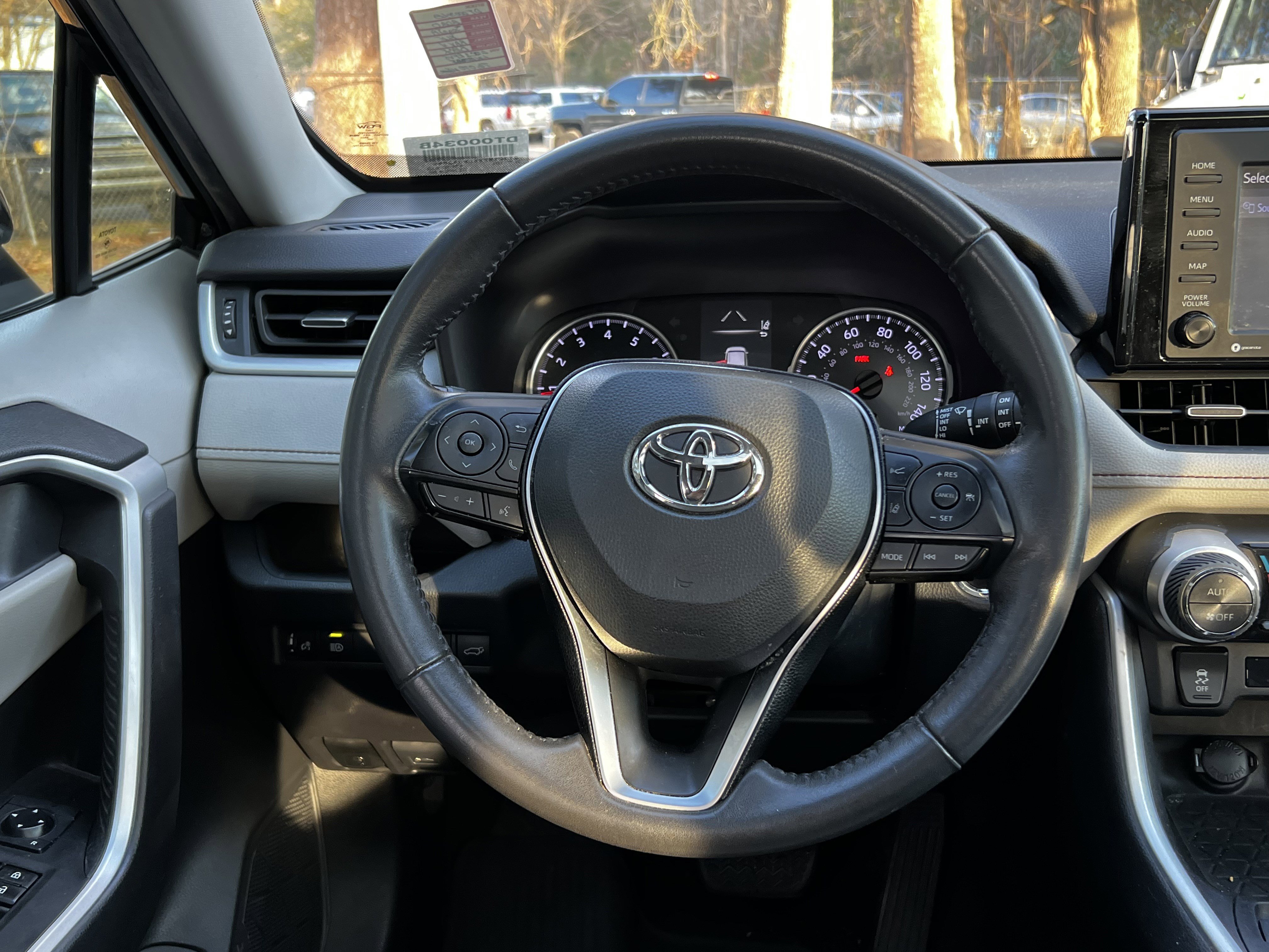 Used 2020 Toyota RAV4 XLE Premium image 35