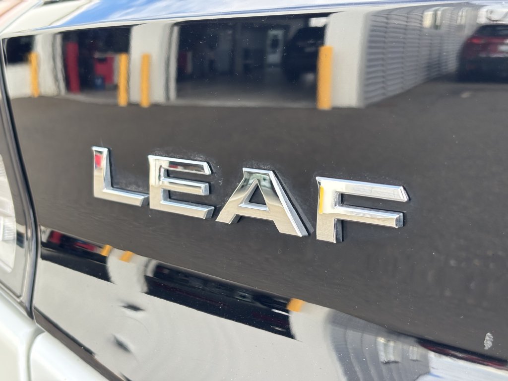 Used 2019 Nissan Leaf SV FWD image 11