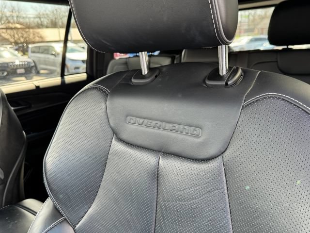 Used 2023 Jeep Grand Cherokee Overland w/ Luxury Tech Group IV AWD/4WD image 33