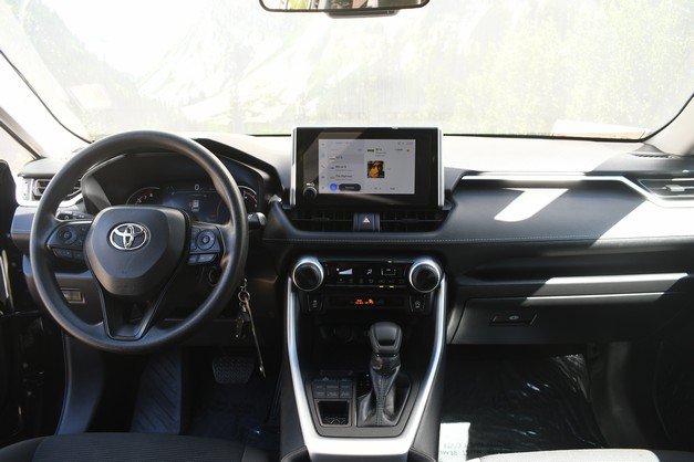 Certified 2025 Toyota RAV4 LE AWD/4WD image 18