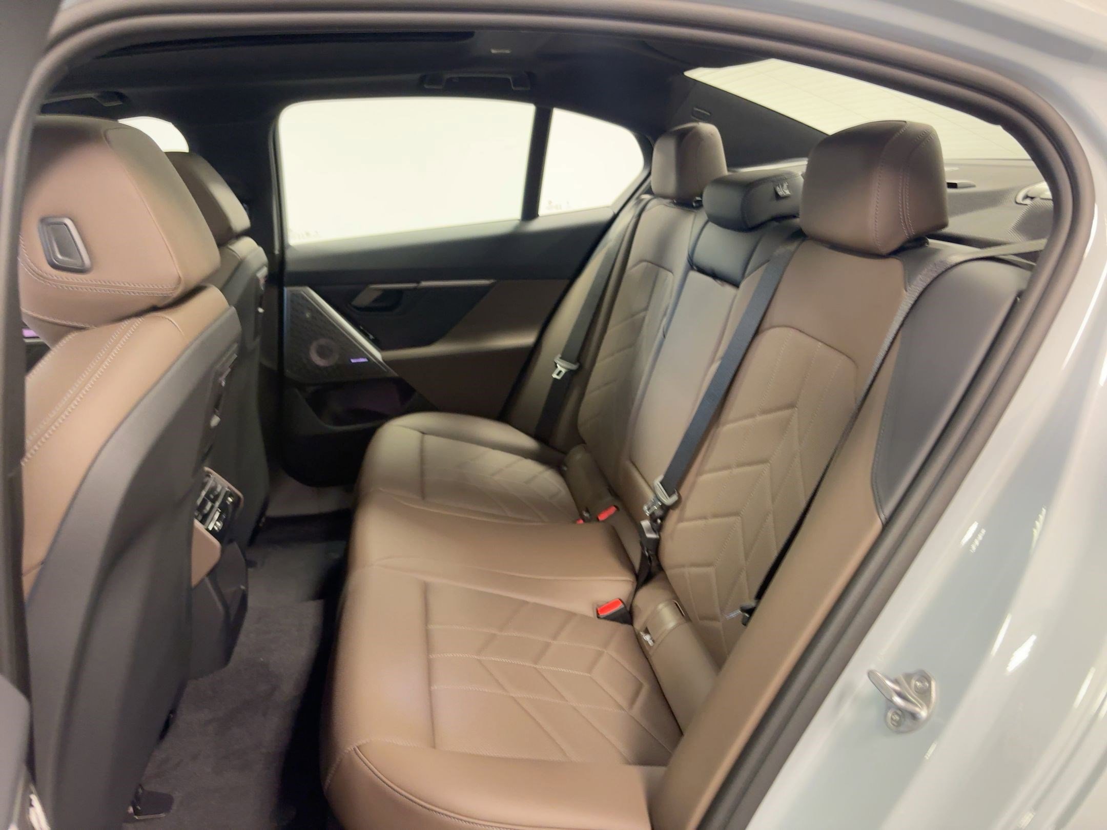 Used 2026 BMW i5 eDrive40 w/ M Sport Package image 12