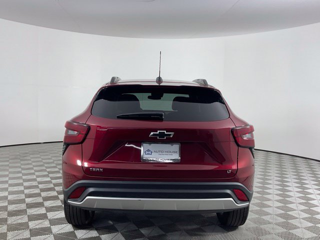 Used 2025 Chevrolet Trax LT FWD image 6