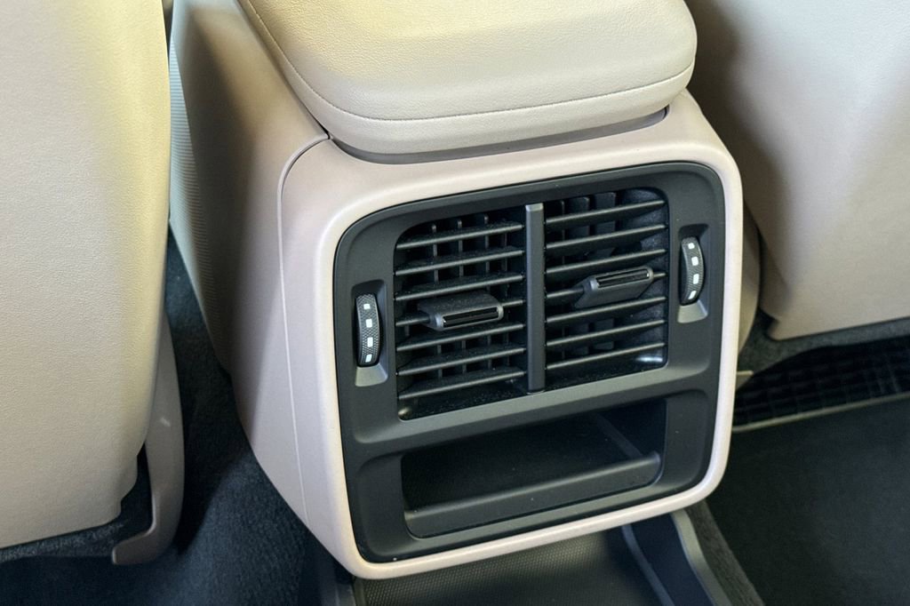 Used 2022 Porsche Taycan RWD image 16