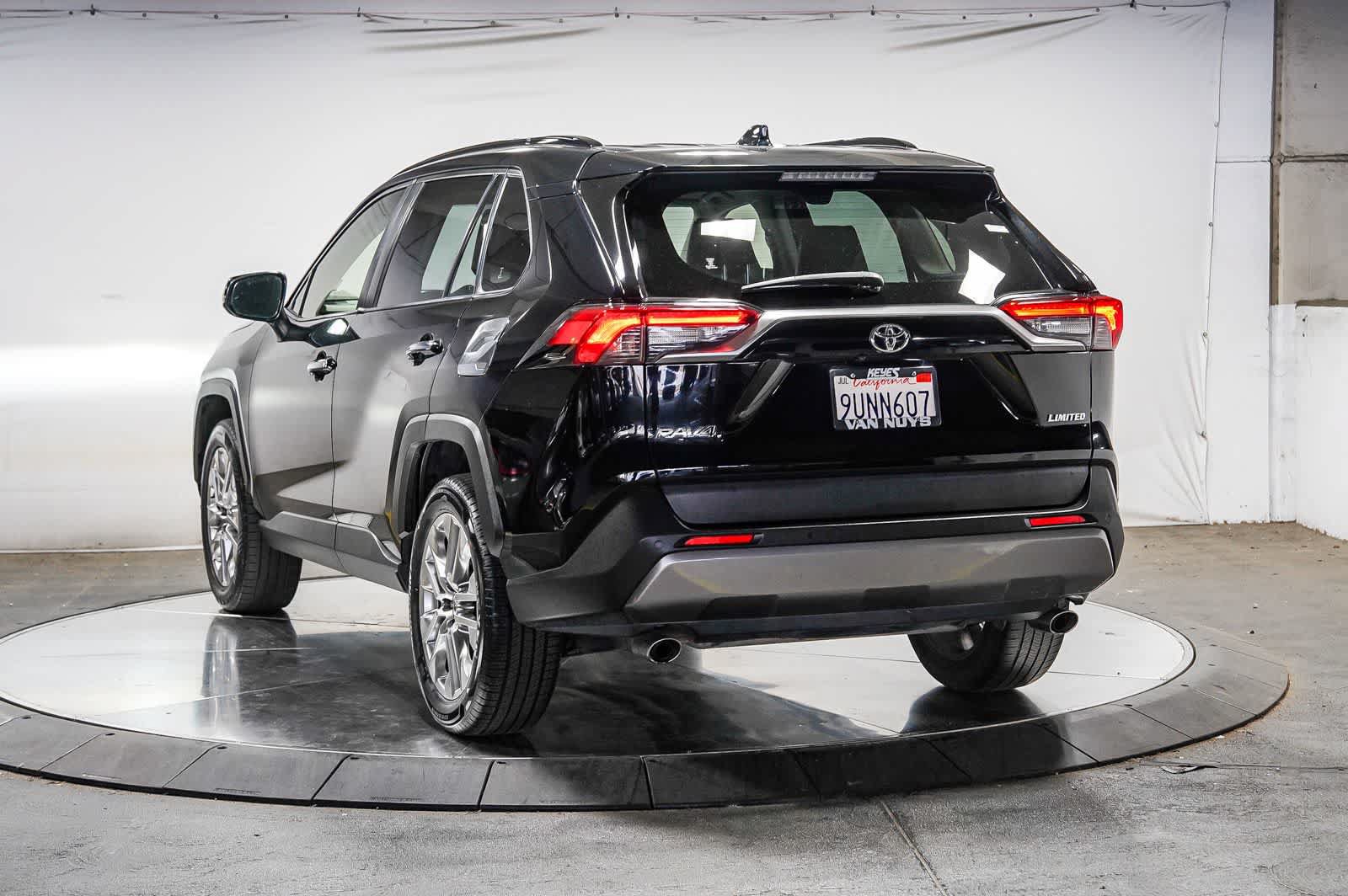 Certified 2021 Toyota RAV4 Limited FWD image 3