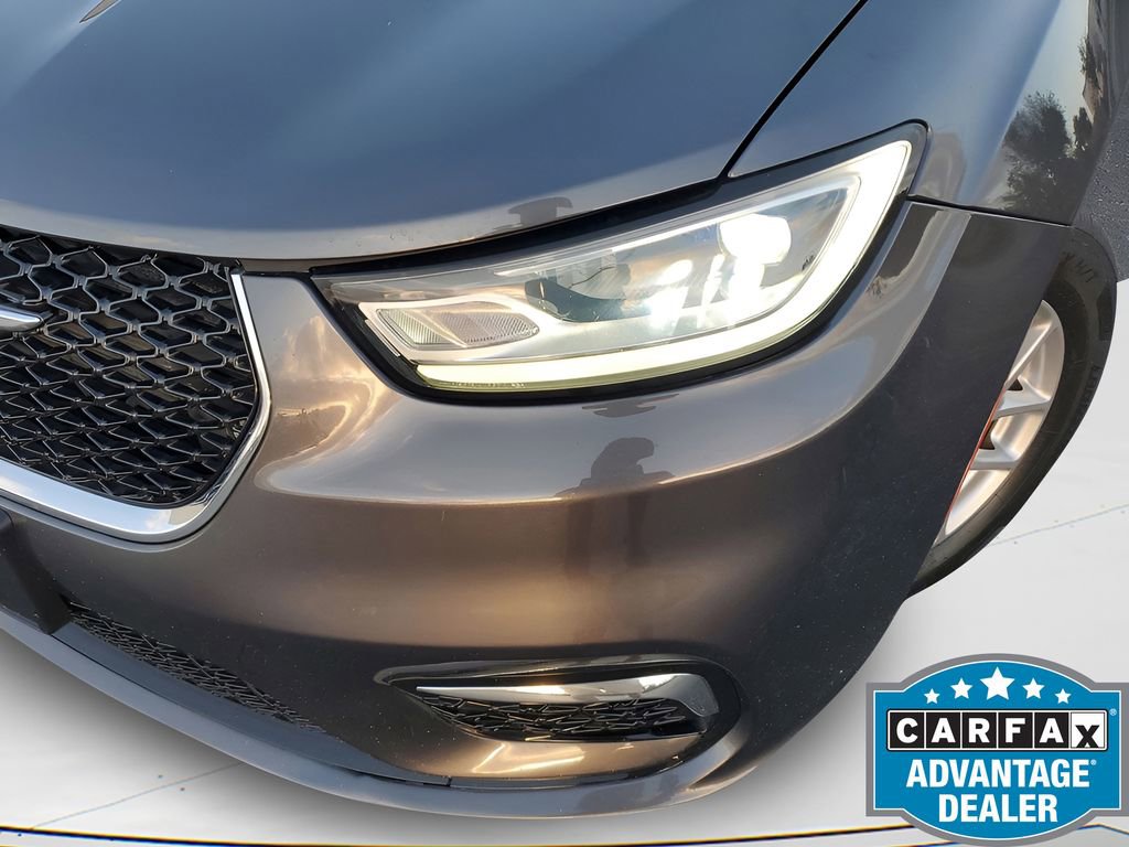 Used 2023 Chrysler Pacifica Touring-L image 19