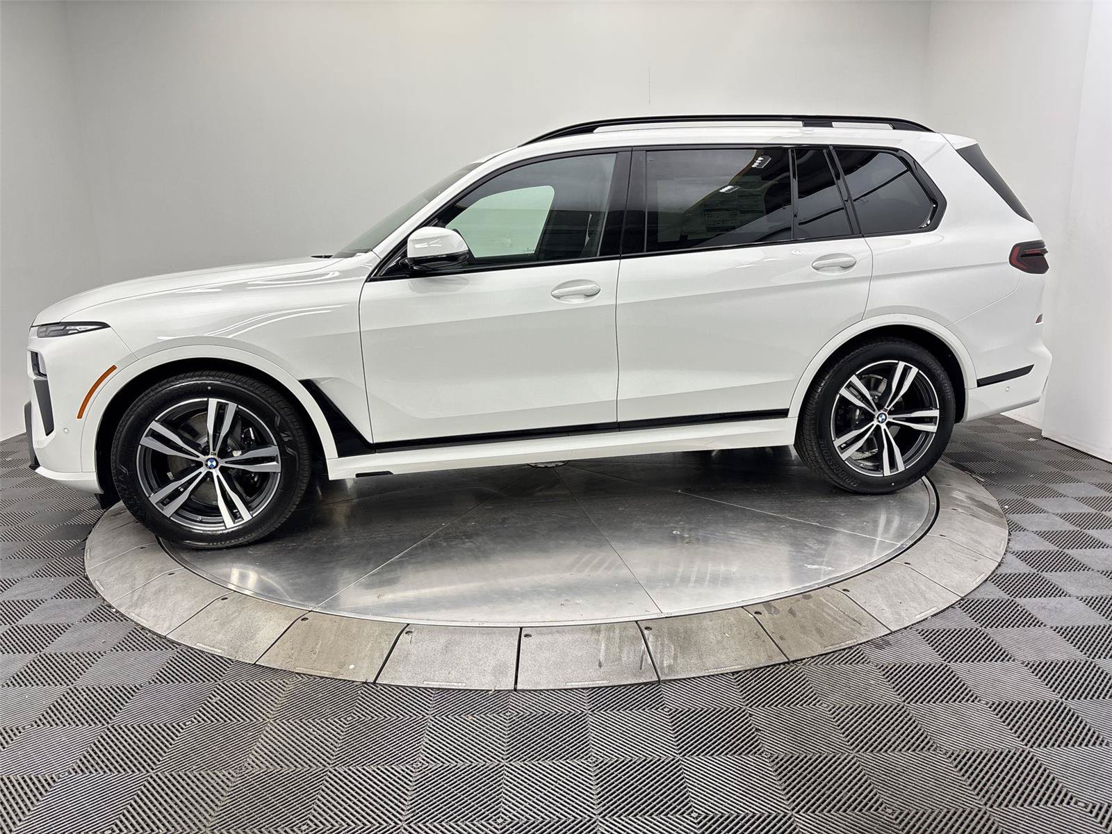 New 2027 BMW X7 xDrive40i w/ M Sport Package AWD/4WD image 16