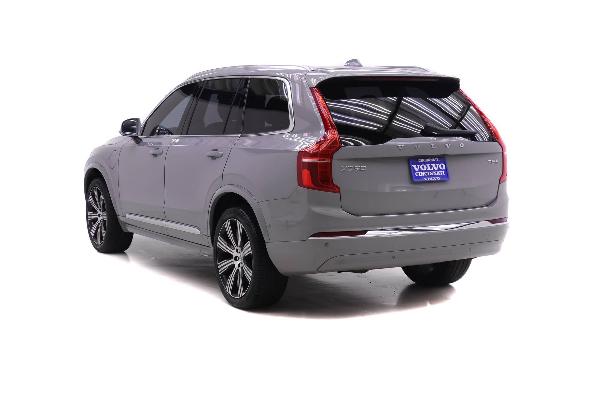 Certified 2025 Volvo XC90 T8 Plus w/ Protection Package Premier AWD/4WD image 5