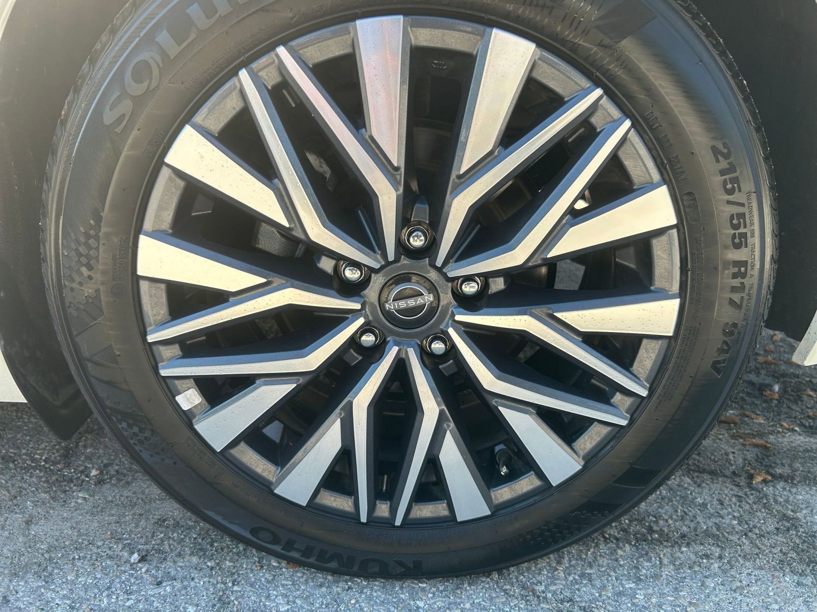 Used 2025 Nissan Altima 2.5 SV FWD image 24