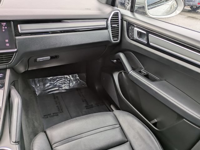 Used 2022 Porsche Cayenne AWD/4WD image 17