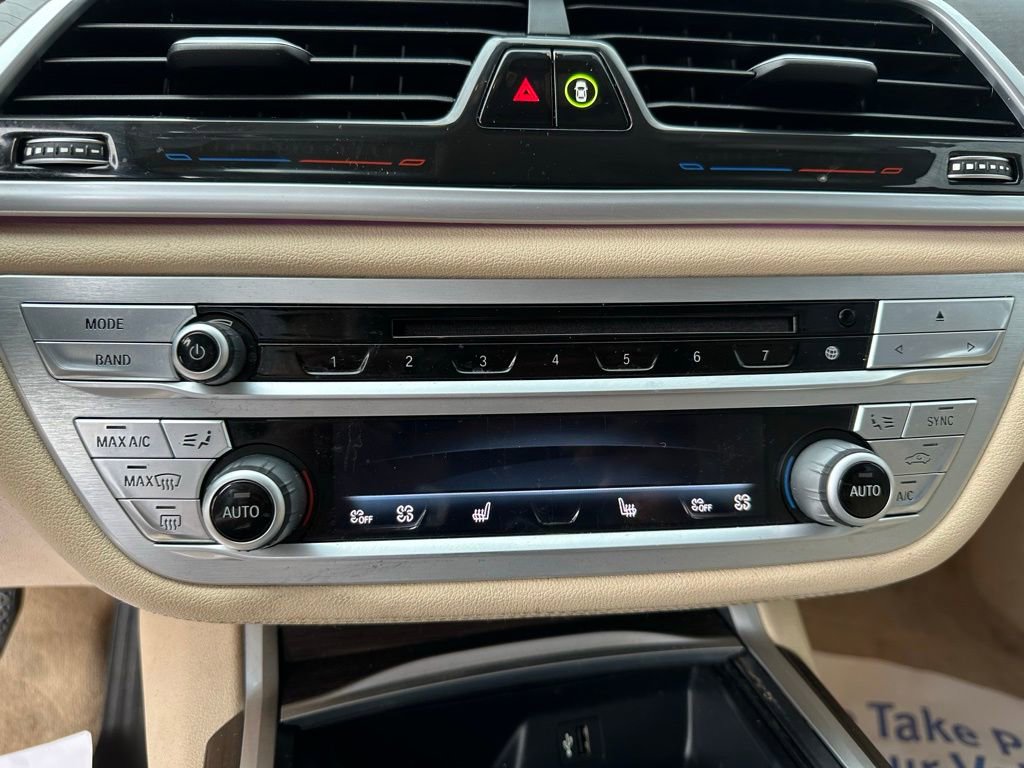 Used 2018 BMW 740i xDrive image 31