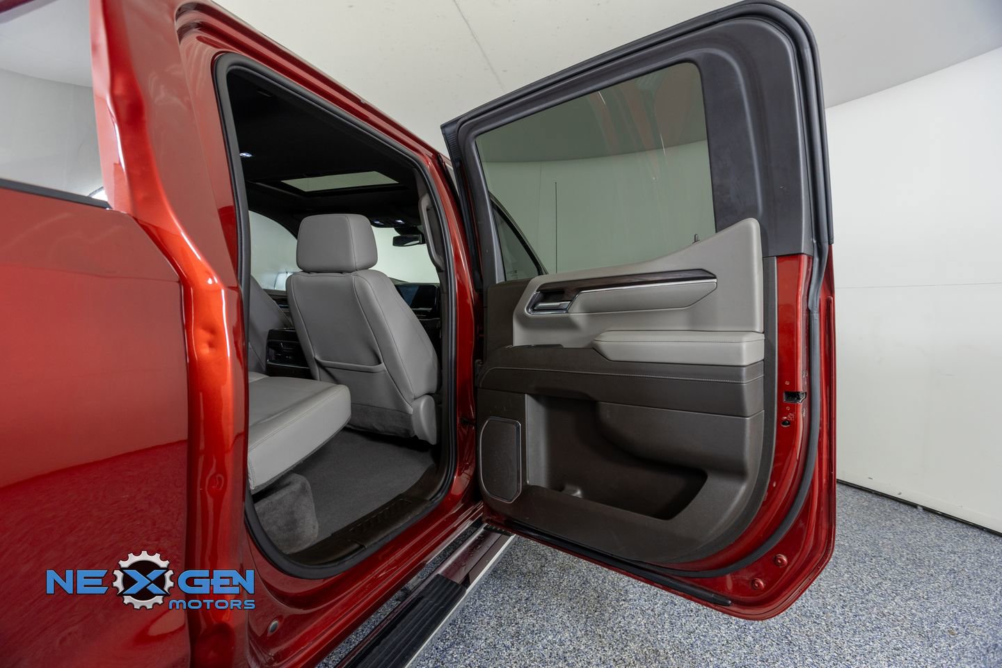 Used 2023 GMC Sierra 1500 SLT AWD/4WD image 33