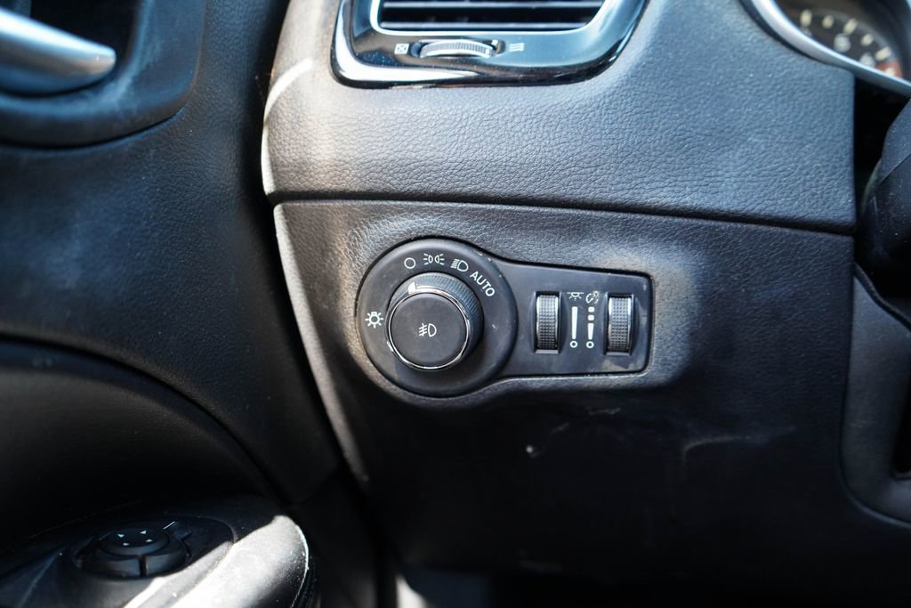 Used 2019 Jeep Compass Latitude FWD image 30