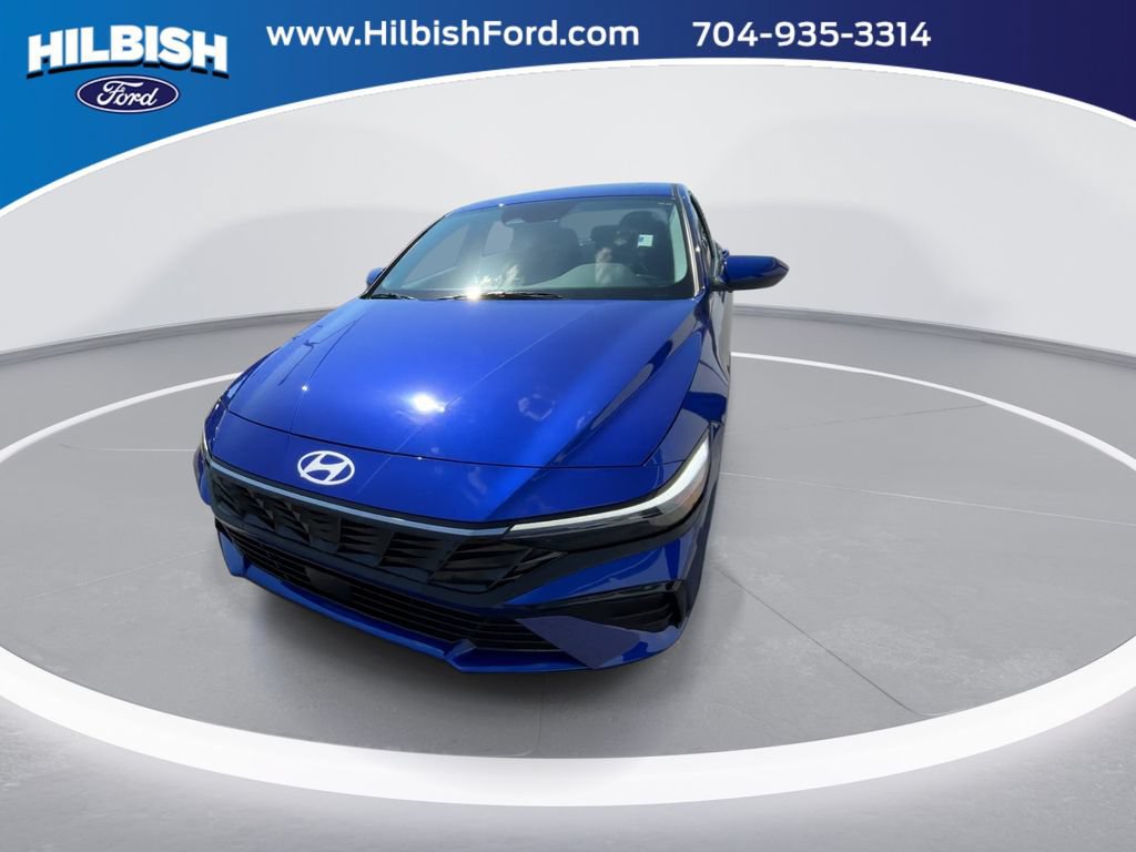Used 2025 Hyundai Elantra SEL FWD image 3