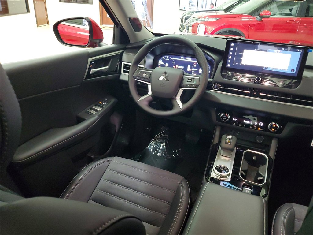 New 2025 Mitsubishi Outlander SE image 16